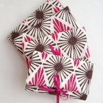 Geometric Print Cosmetics Roll